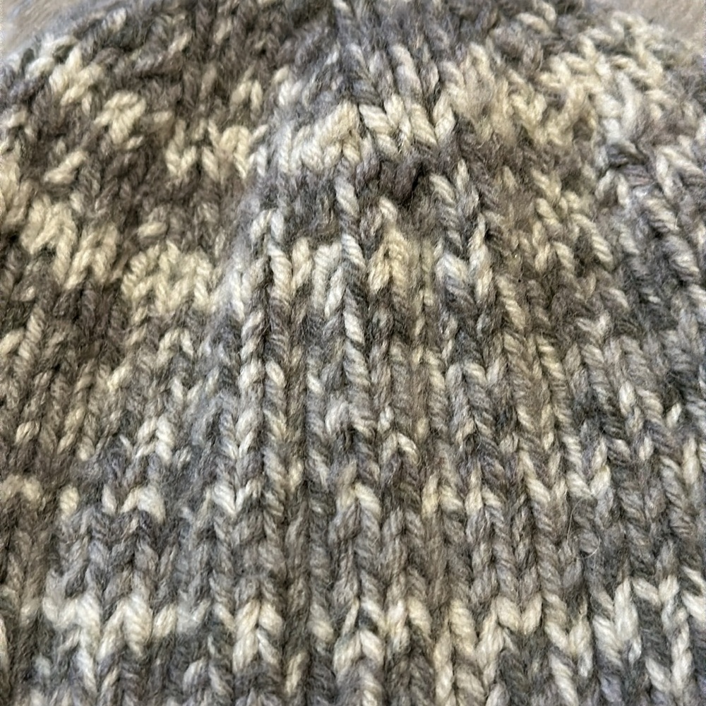 Handmade knitted hat - Picture 4 of 4